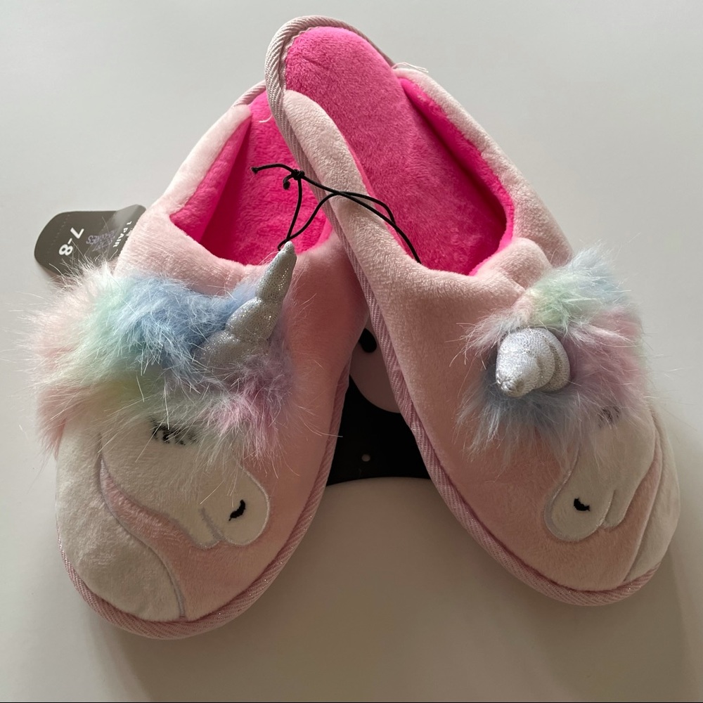 5/$25 Sleeping Unicorn Slippers Size 7-8